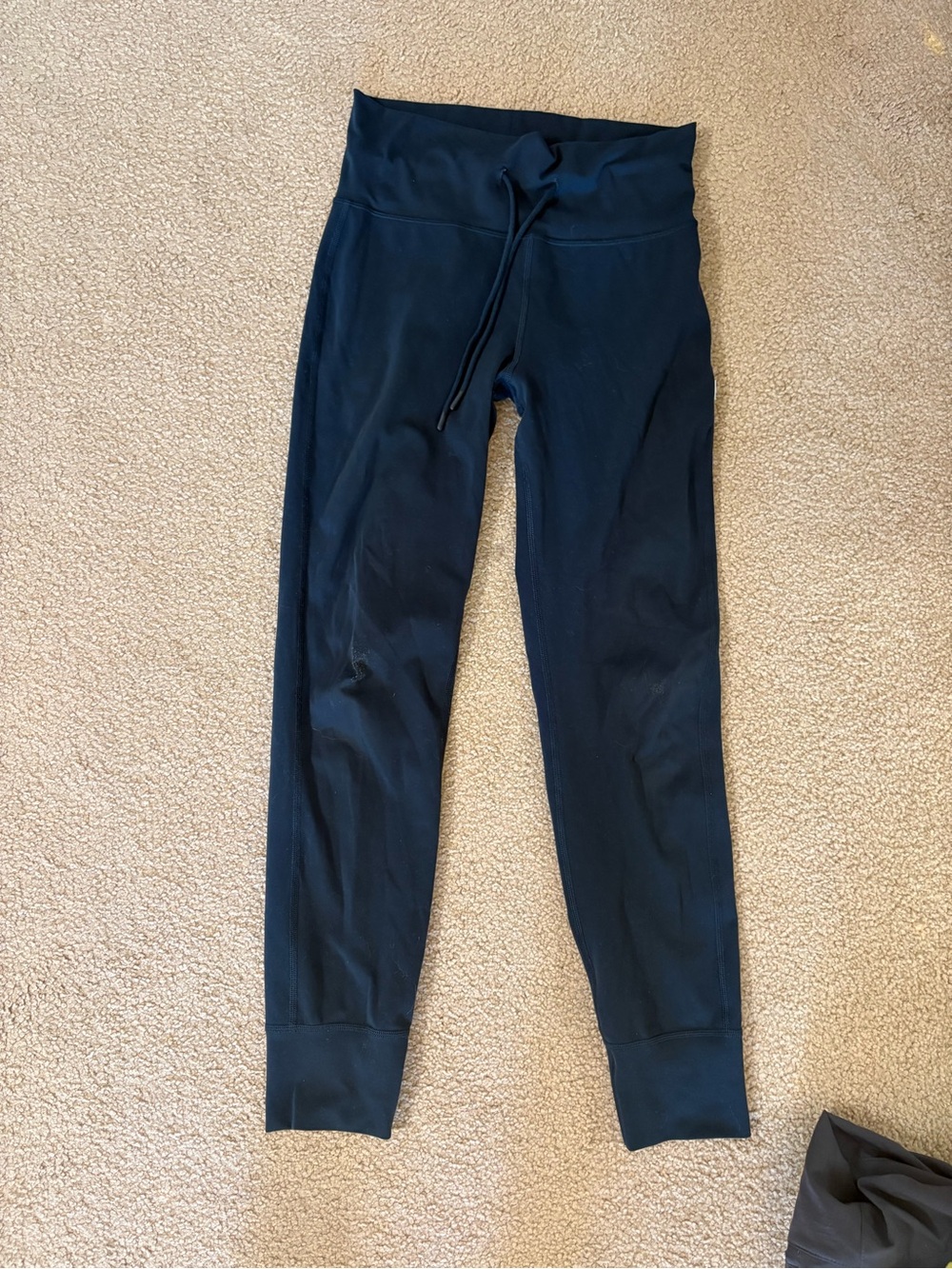 Vuori Daily Form Leggings in Navy - Picture 2 of 4